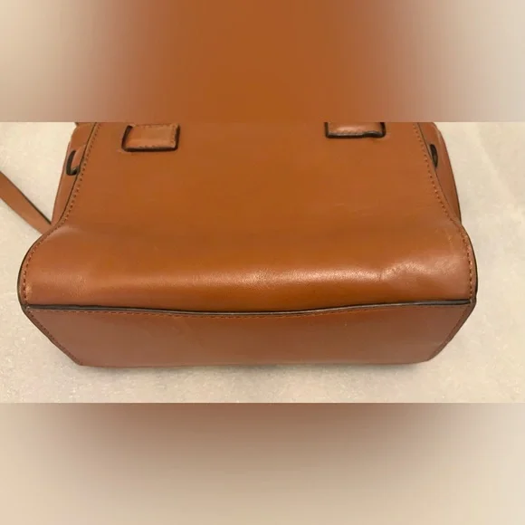 Michael Kors Hamilton Traveler Leather Crossbody Satchel Luggage Gold Lock Key - Picture 7 of 13